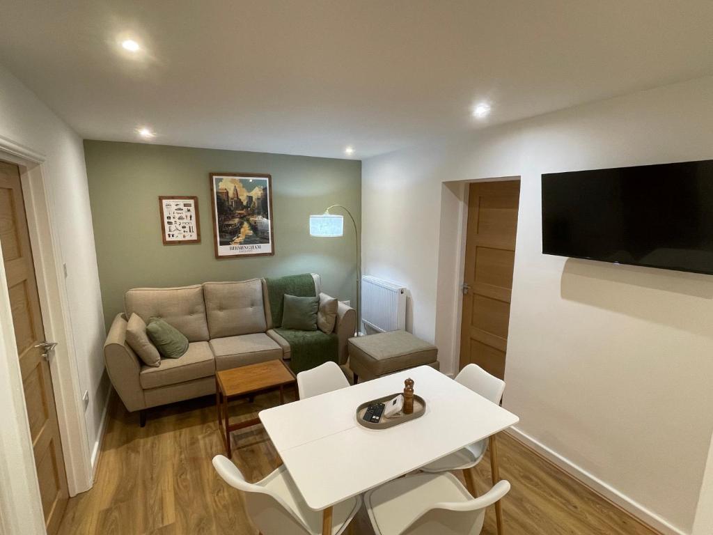 Flat 2B, 297 Gillott Road, B16 0RT, Birmingham