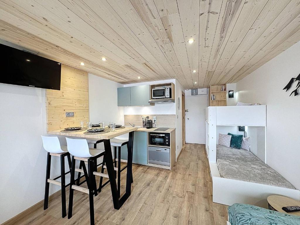 Studio cosy 4 pers, balcon sud, pied des pistes et commerces, Les Menuires - La Croisette - FR-1-178-360, Les Menuires