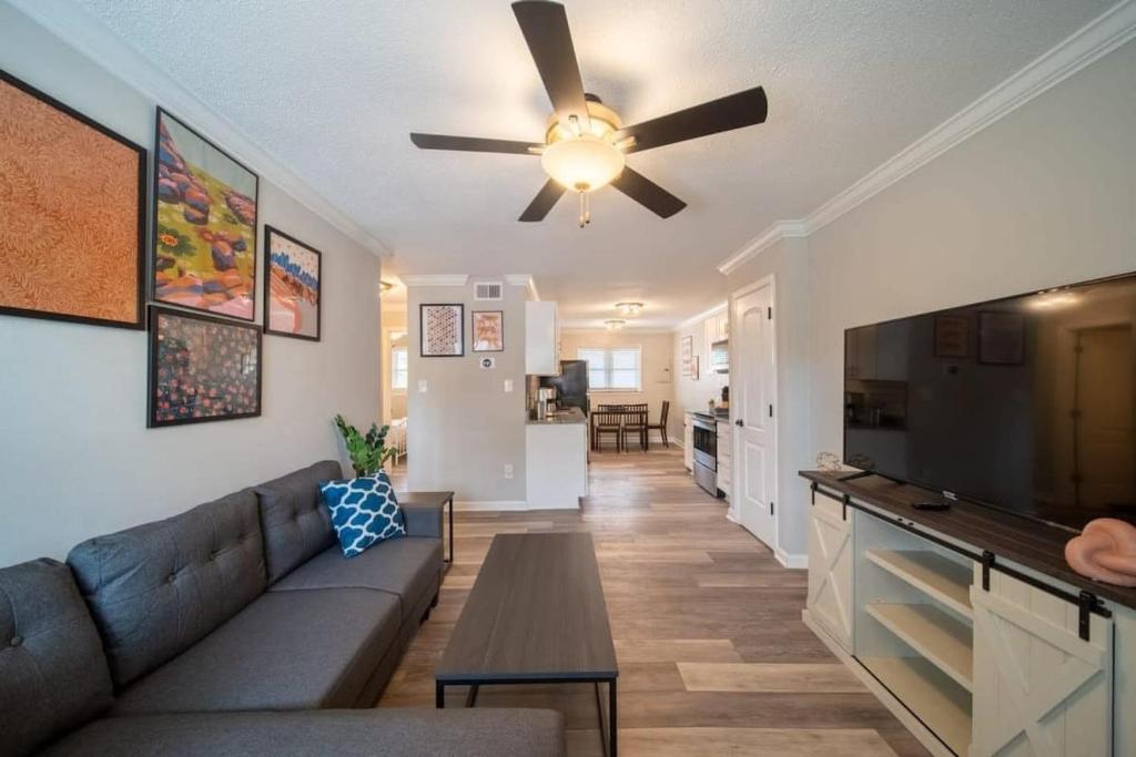 OV Mosaic - River Suite, North Camellia Acres