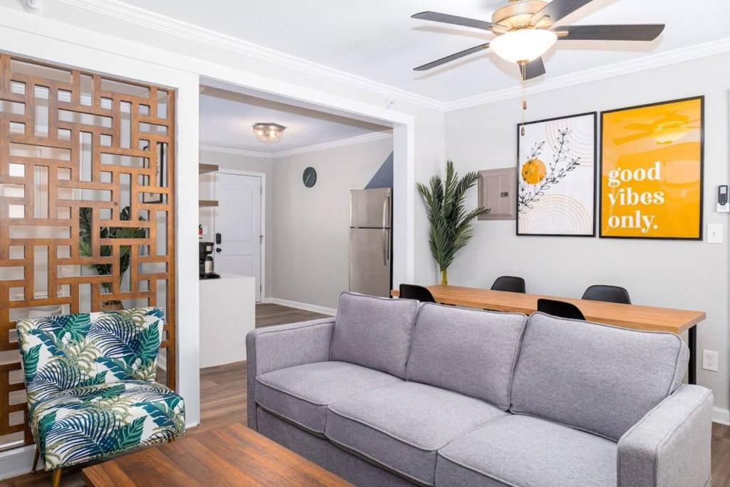 Sojourn Beach Front Paradise Cove Suite, North Camellia Acres