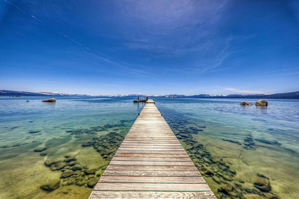 Sky Rocks - Private Beach, Buoy & Pier, HOA Swimming Pool & Tennis, Kings Beach