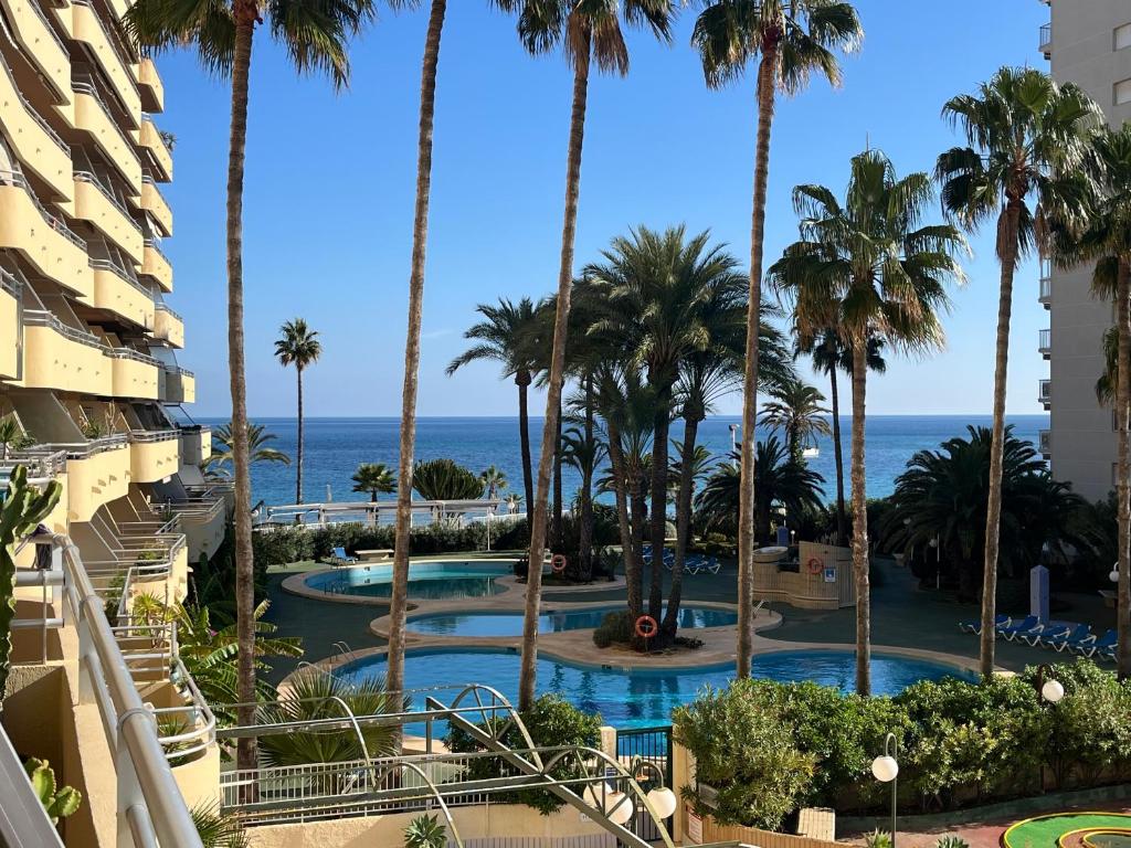Amazing modern seafront apartment - Top location in Calpe!, Calpe