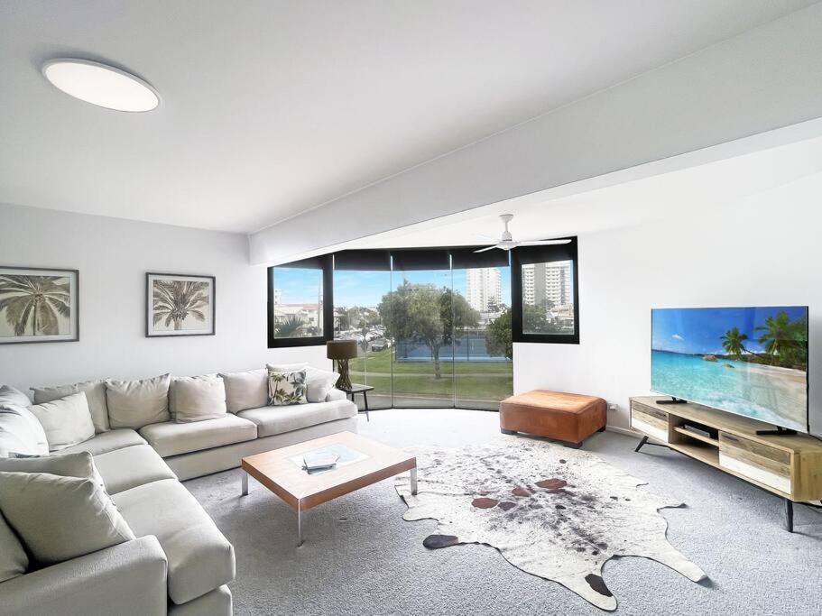 Charming Central Cotton Tree Unit, Maroochydore