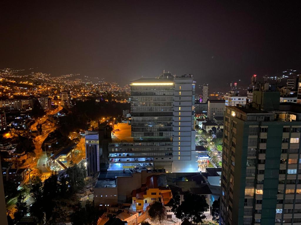 Departamento céntrico piso alto - 3