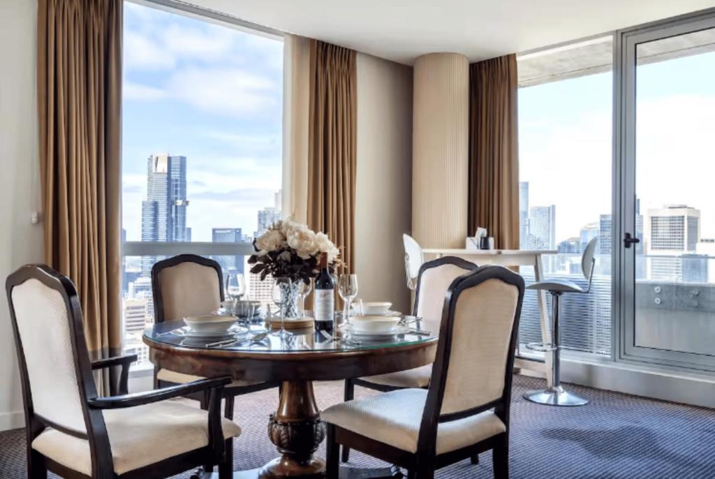 NY vibes in Melb Parking 2 cars 39th flr views, Melbourne