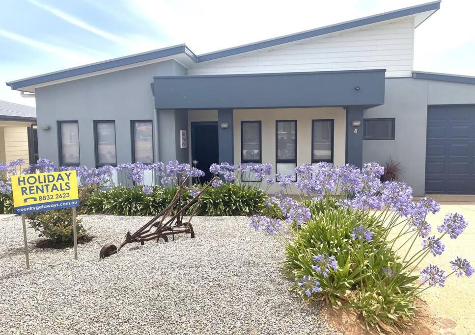 Beach Front Break, Port Victoria