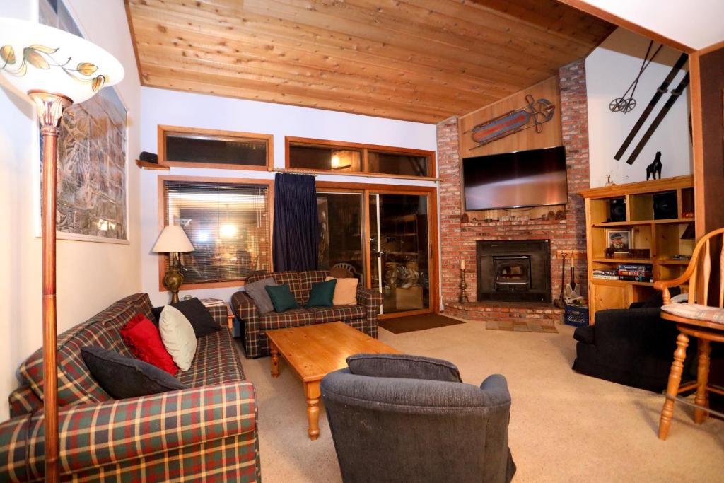Updated Mammoth condo on Red line, Mammoth Lakes