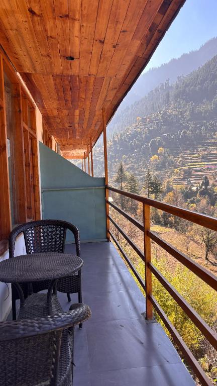 Peppy Nomads Luxuria, Jibhi