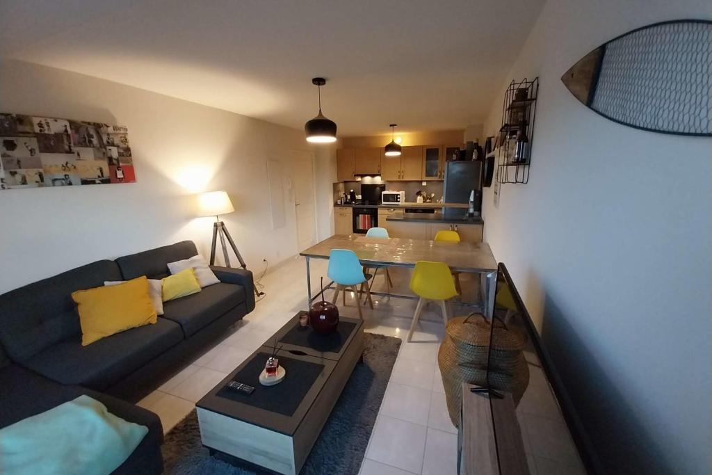 Charming T3 with balcony near beach, Vannes