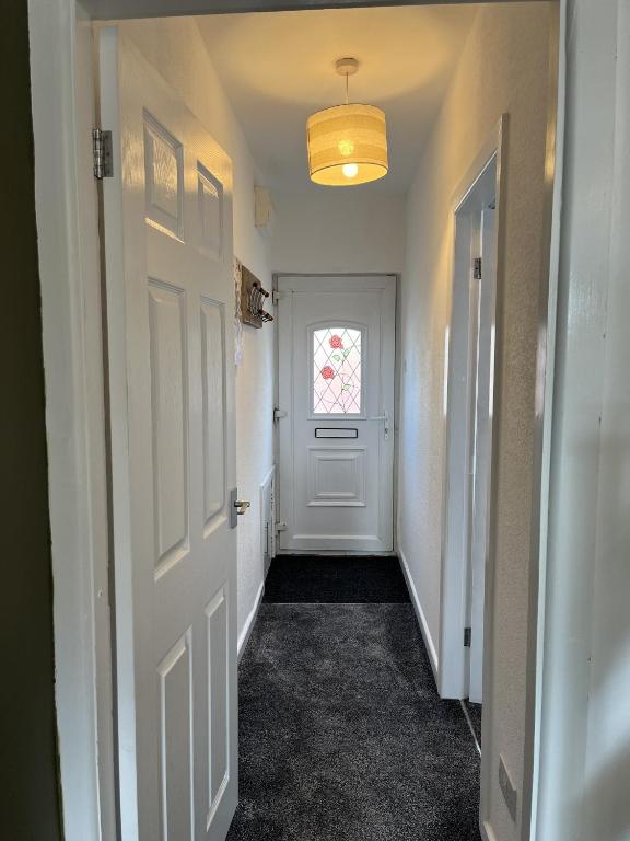 Modernised central Wigan townhouse sleeps up to 6