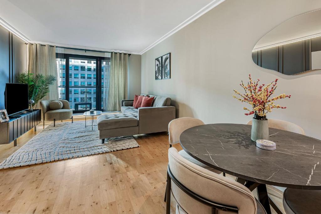 MySquare South Quay 02 Bed Apartments in Canary Wharf, Londýn