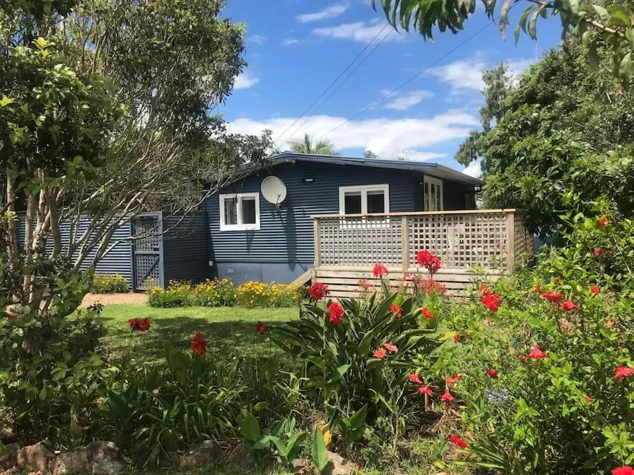 Manuka Cottage Oneroa，位于Waiheke Island的酒店
