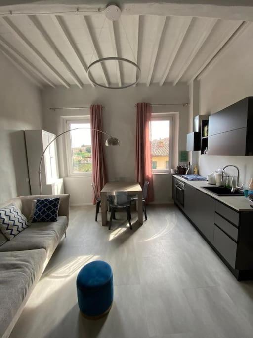 Rialto 32 - Moderna in centro con vista, Siena