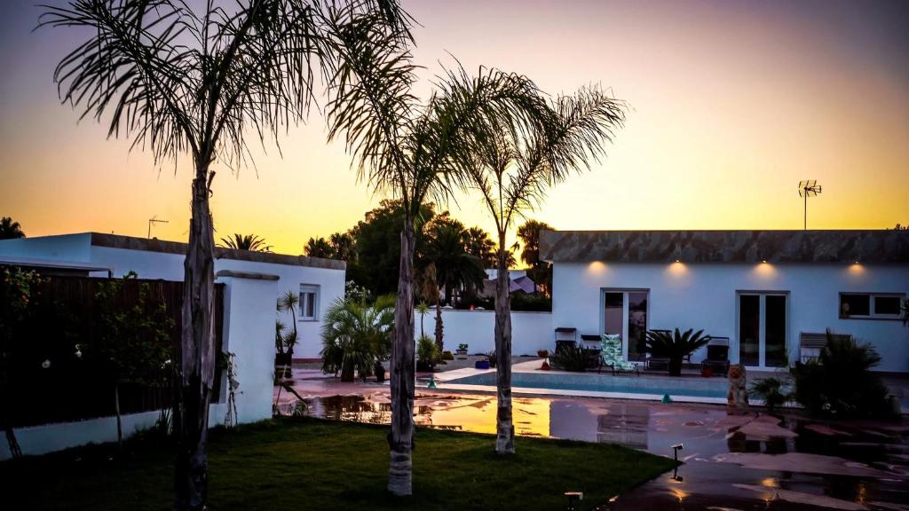 Spacious villa with pool in Chiclana de la Frontera - 3