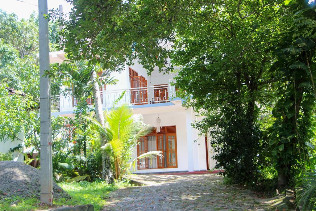 Calm Nature Resort, Midigama East