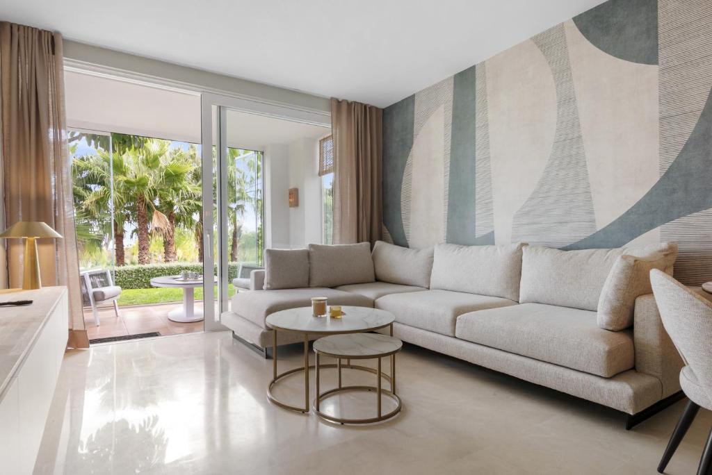 ViVi Homes - Casa Sereno - lagoon - pool - garden - view - 5