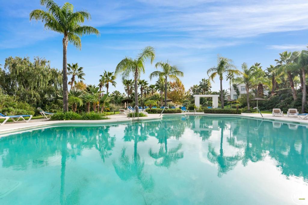 ViVi Homes - Casa Sereno - lagoon - pool - garden - view - 2
