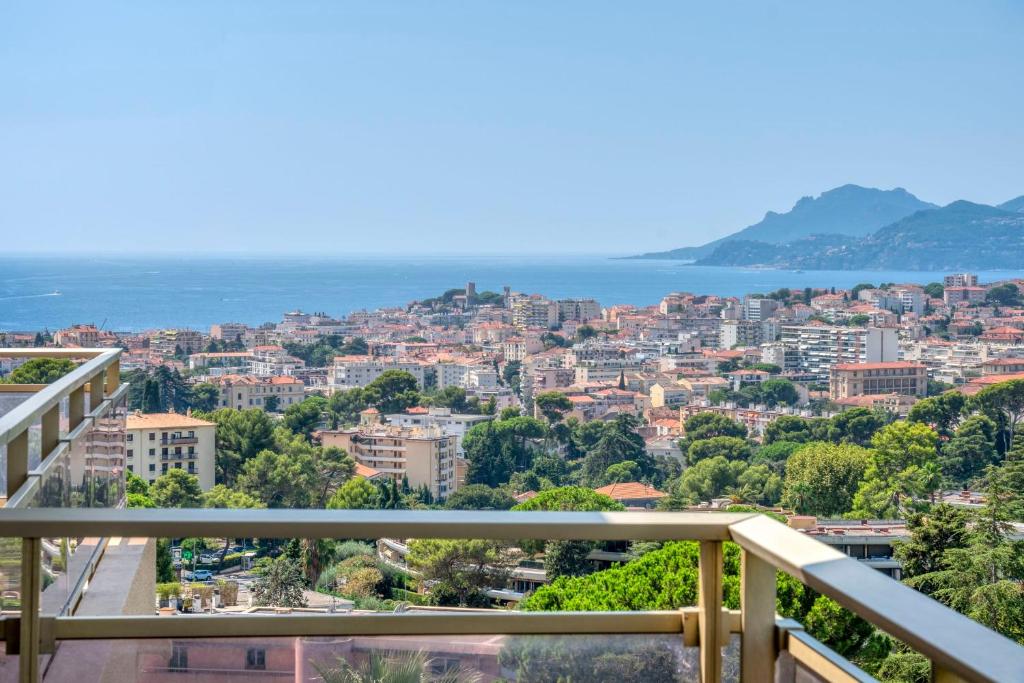 REF 1965 - Le Cannet - Sea view apartment for rent - 3