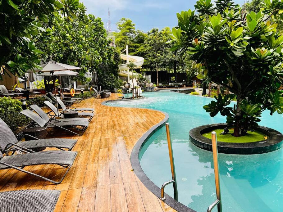 Unixx Condo near Walking Street, Pattaya South