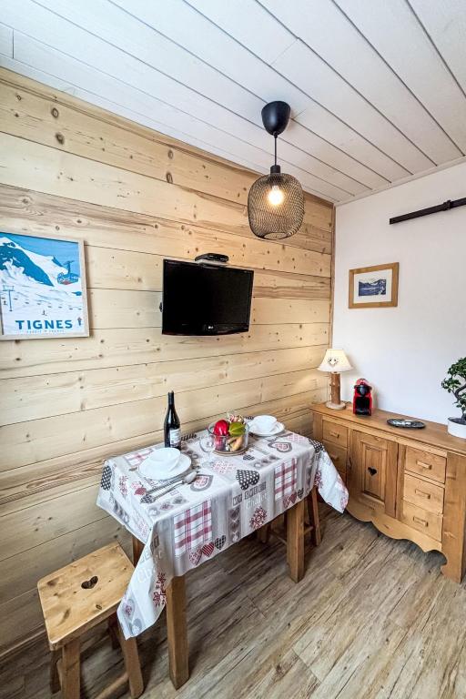 Studio Les Tommeuses - Val Claret-25 by Interhome - 3
