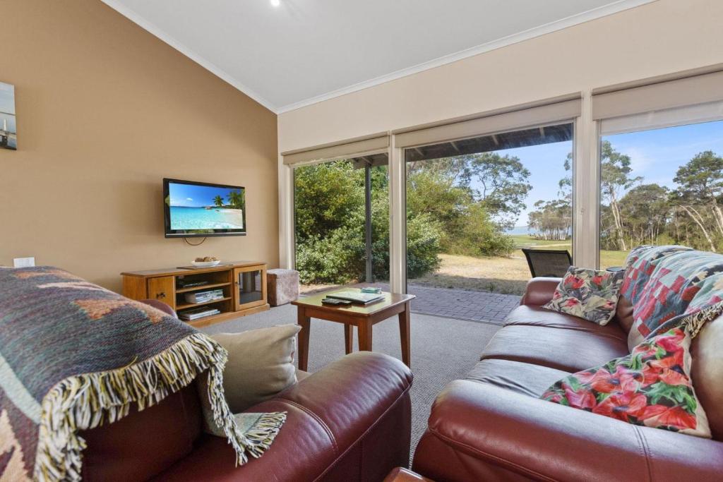 Huon - Waterfront Retreat, Goon Nure