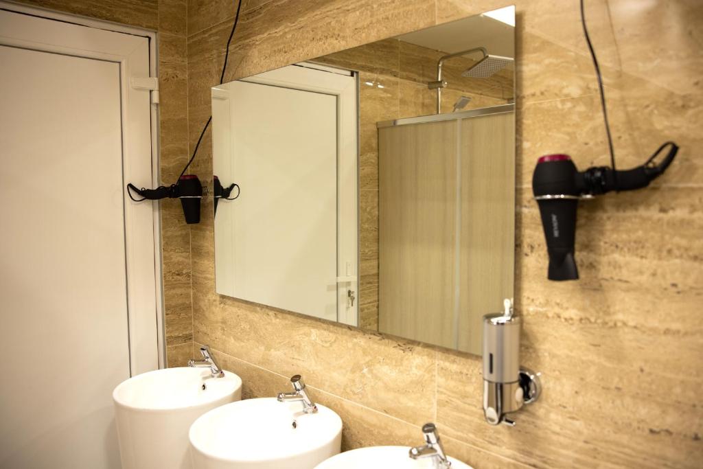 QUICK'HOT By GTS - capsules et chambres confortables - 2