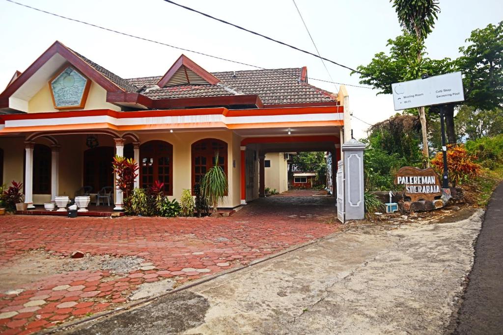 PLUM Hotel Palereman Batu