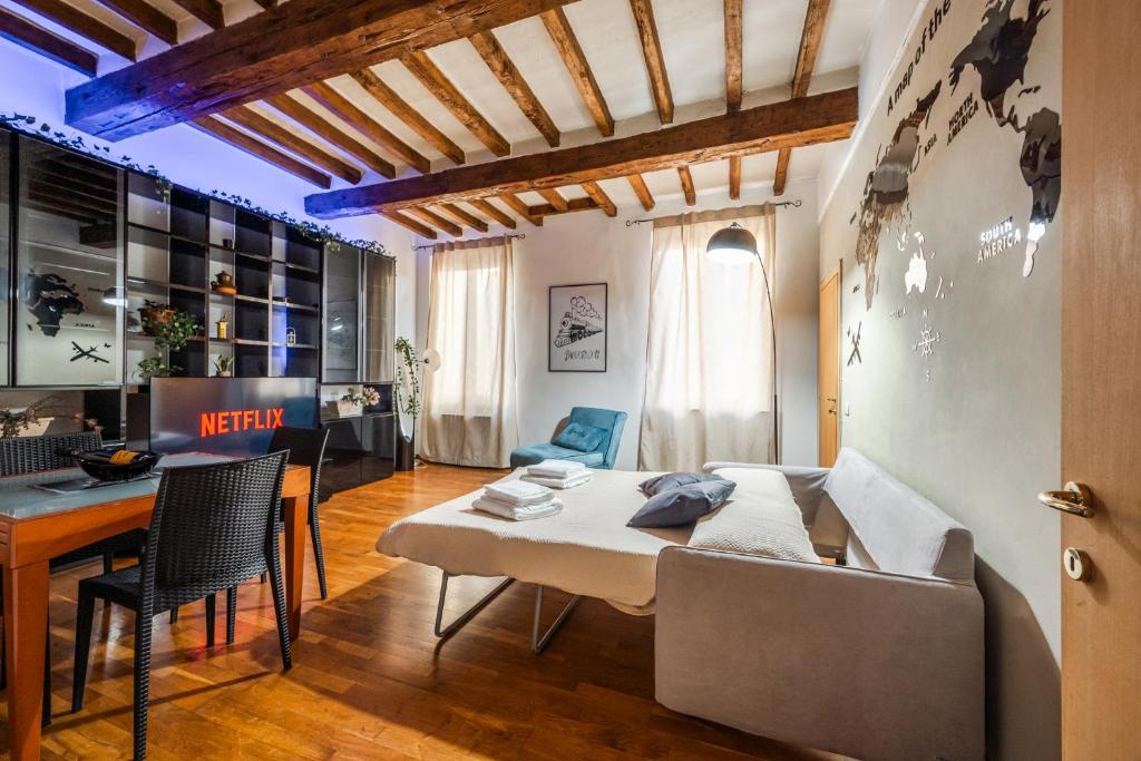 Binario 11 - Centro, Stazione, Netflix - 3