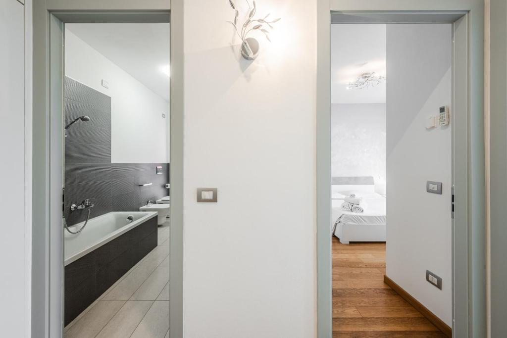 Emilia Suite Street - 2