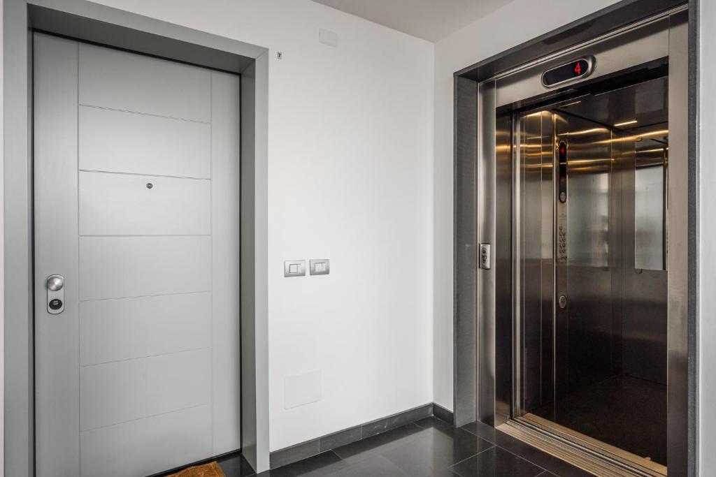 Emilia Suite Street - 4