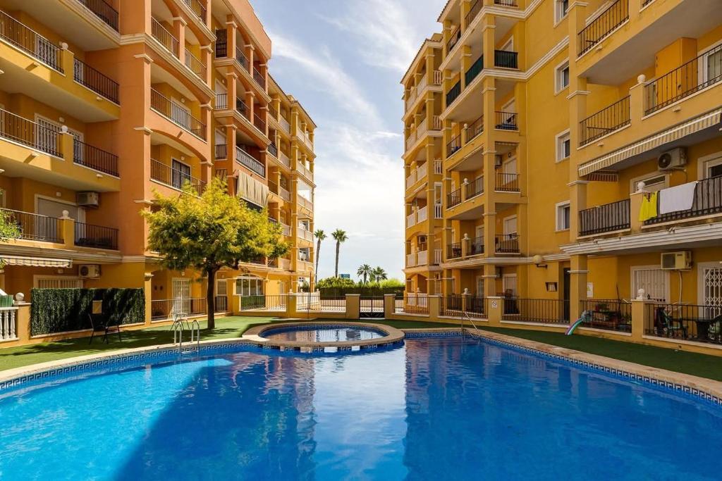 Sunny ground floor apartment with a large terrace and direct access to the pool - 1