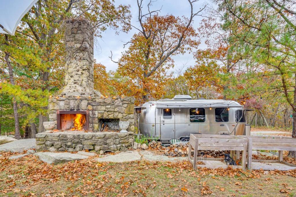 Airstream and Ocean View Unique Gloucester Getaway, Gloucester