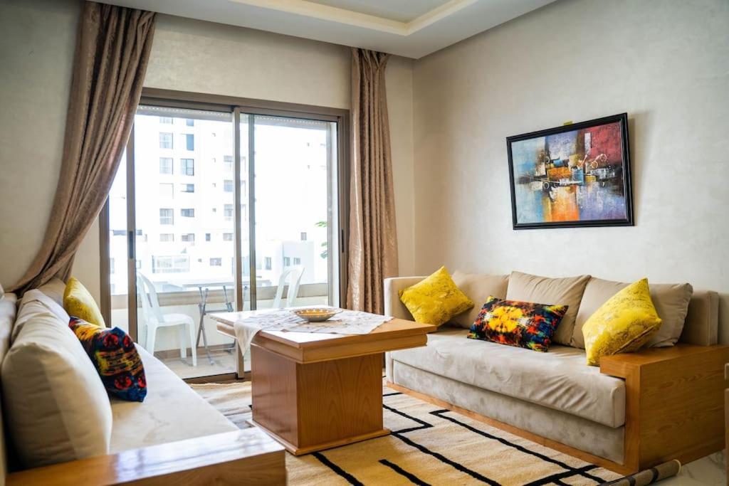 Cosy appartement 2 BR avec vue panoramique piscine, Aïn Harrouda