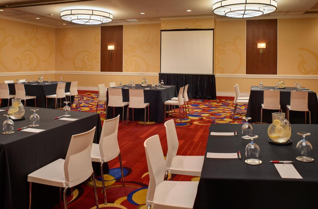 طعام و مشروبات