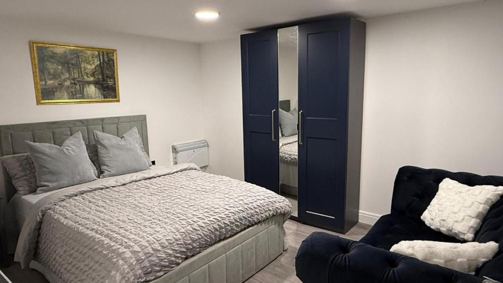 Irtaza charming suite, Waterlooville