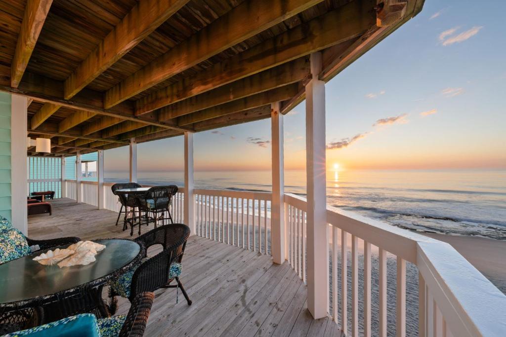 Nestled Inn Ocean Views at Kure Beach, Kure Beach
