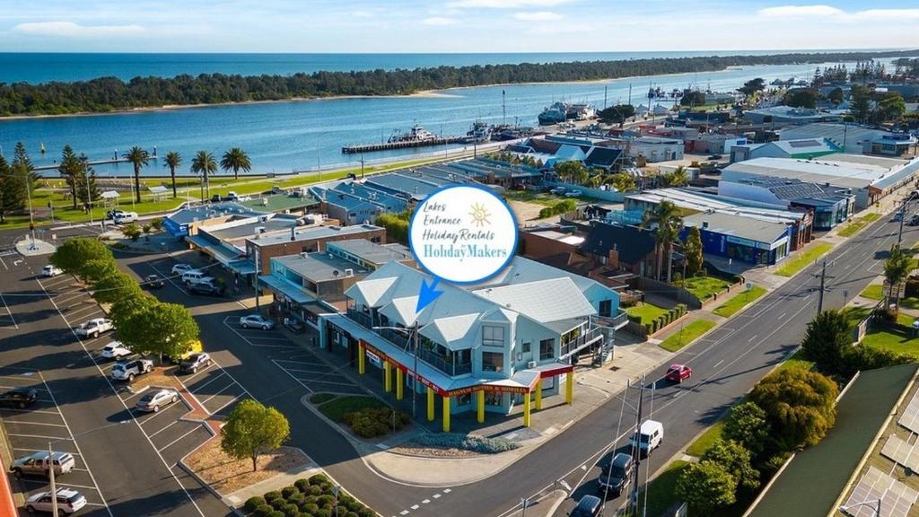 Lakes in Town, Lakes Entrance