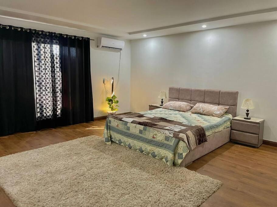 Aesthetic Self Check-in Suite, Islámábád