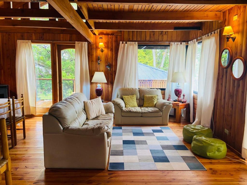 Escape to Our Cosy Wooden Cabin on Lake Calafquén - 3