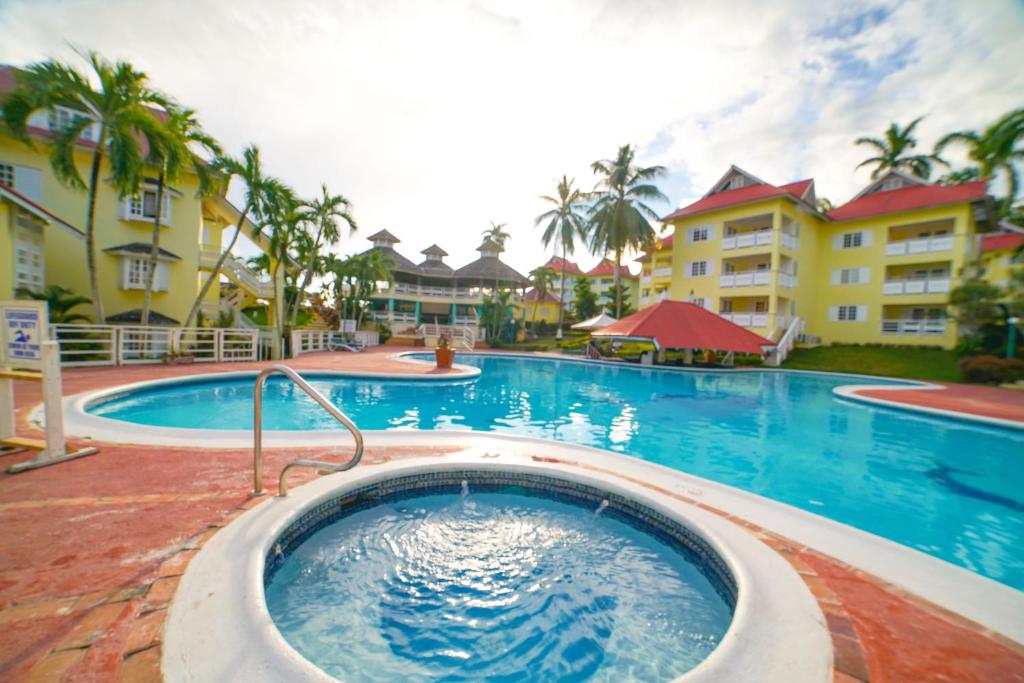 Mystical Studios King, Ocho Rios