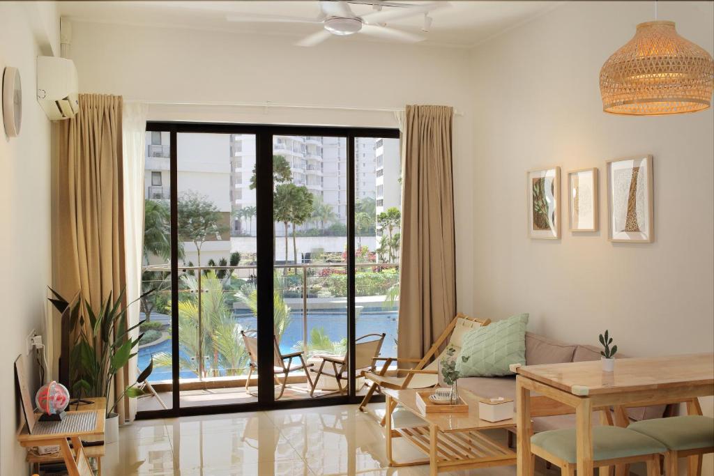 Kid-Loving Poolside Haven - 2BR - Netflix - Games, Johor Bahru