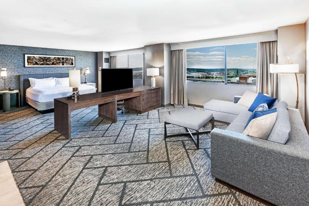 DoubleTree by Hilton Tulsa-Downtown 眺望