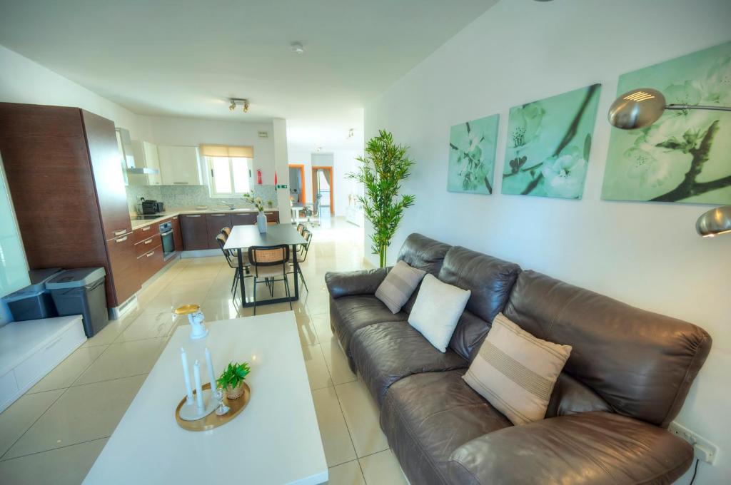 Bright & spacious 3 bedroom, shared garden JELL1-1, Gżira