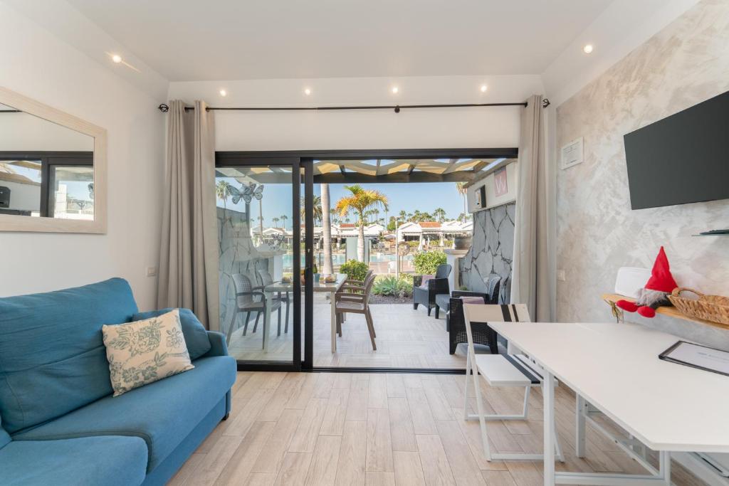 Luxury Poolside Holiday Home - 2