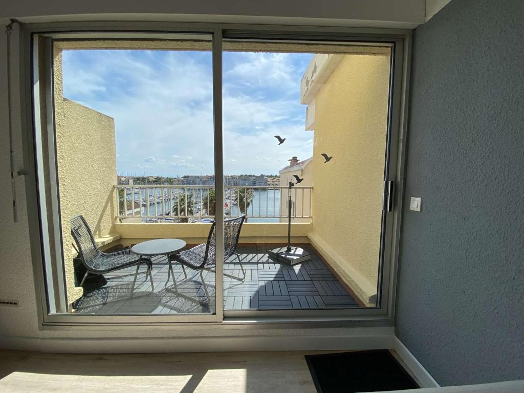 Vue panoramique sur le port - Appartement 3 pièces GN110-C44 - 1