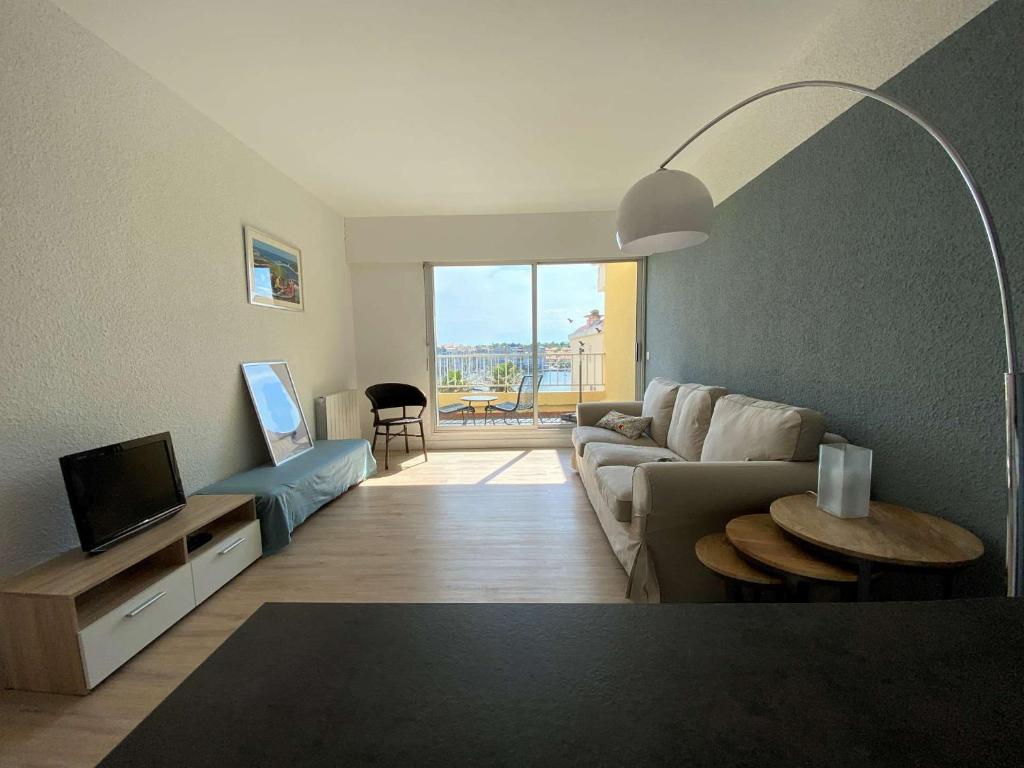 Vue panoramique sur le port - Appartement 3 pièces GN110-C44 - 5