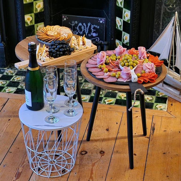 Midships (Dartmouth Holiday Home, Sleeps 6) - photo 3