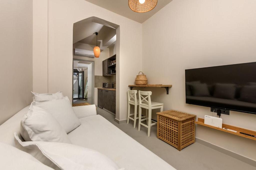 The Old Port, Limenas