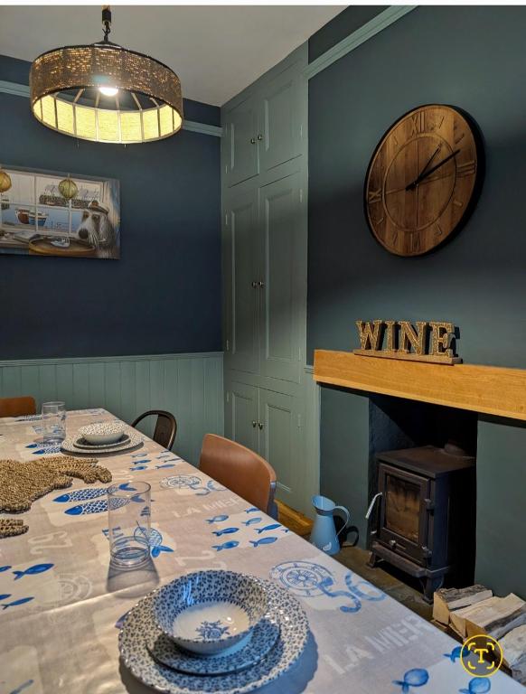 Midships (Dartmouth Holiday Home, Sleeps 6) - photo 4
