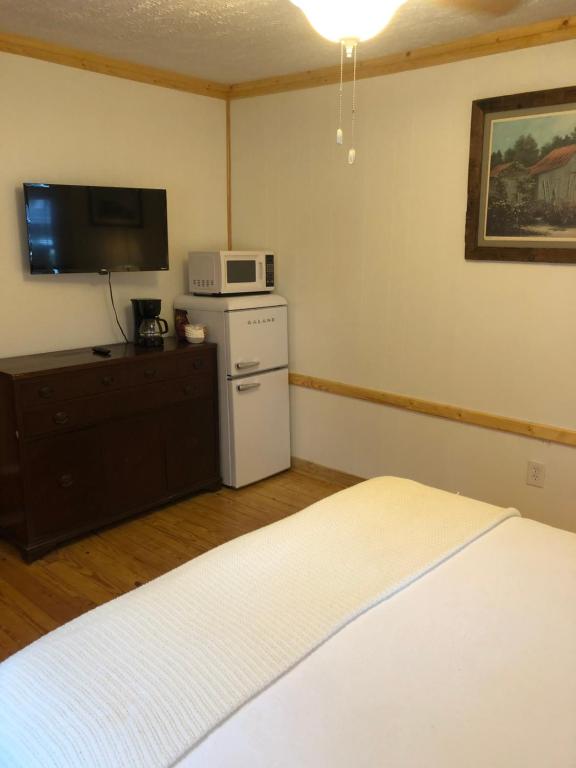 Studio b, Whiteville